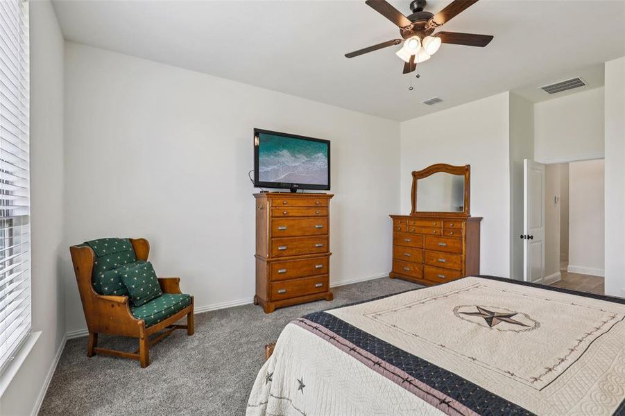 Furnished interior view inside a new home in , Waxahachie (Image 19).