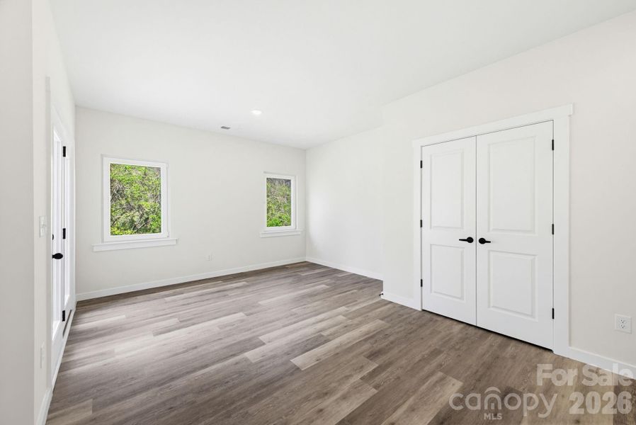 Spacious, unfurnished interior of a new home in , Hudson (Image 15).
