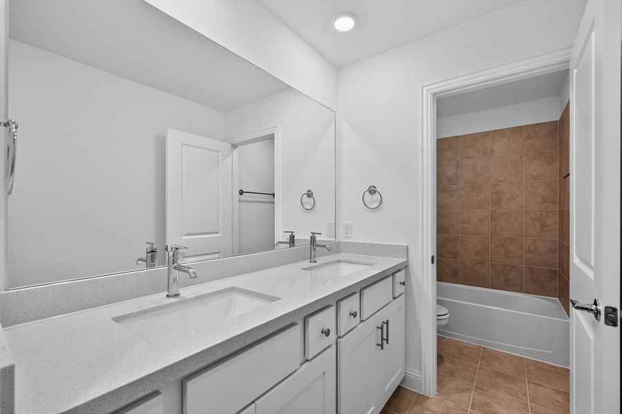 Furnished interior view inside a new home in Madero 50s, Fort Worth (Image 10).