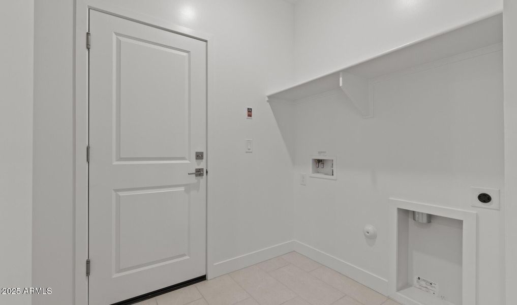 FSVV Lot #47 Laundry (Large)