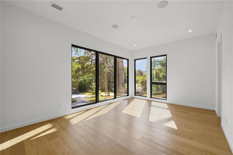 Spacious, unfurnished interior of a new home in , Atlanta (Image 62).