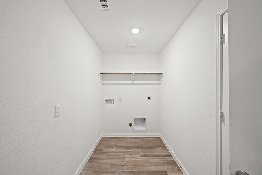 Spacious, unfurnished interior of a new home in , Conroe (Image 11).