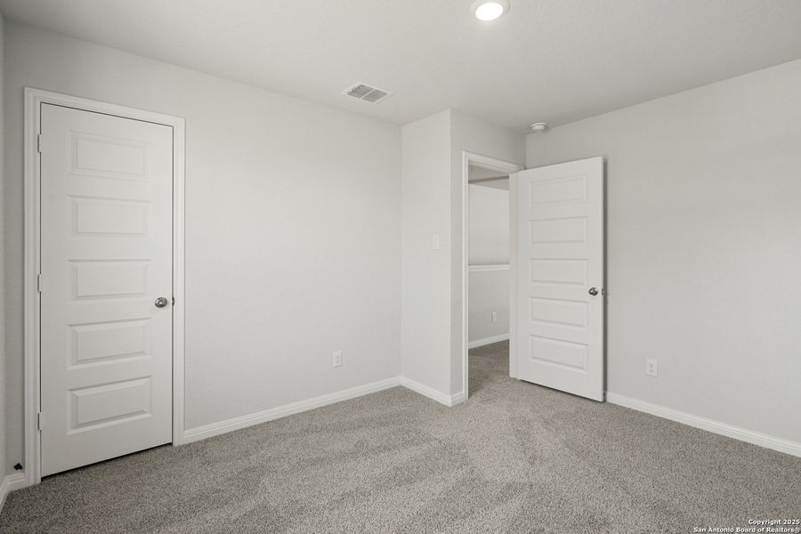 Spacious, unfurnished interior of a new home in Hunters Ranch, San Antonio (Image 13). Spacious, unfurnished interior of a new home in Hunters Ranch, San Antonio (Image 13).