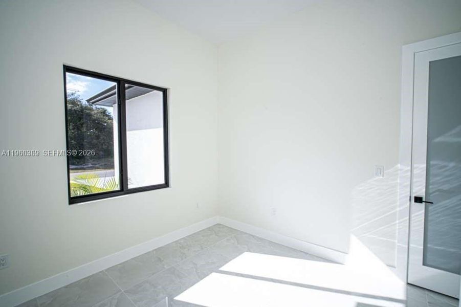 Spacious, unfurnished interior of a new home in , Lehigh Acres (Image 24).