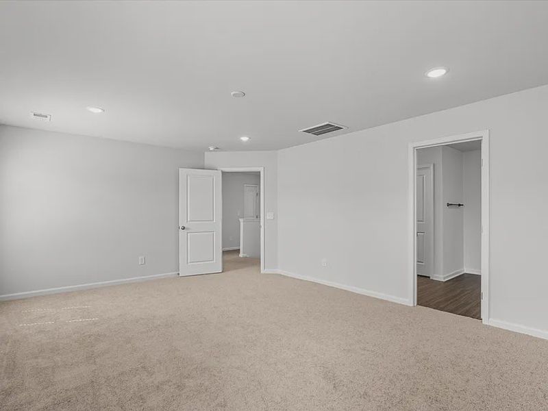 Spacious, unfurnished interior of a new home in Portrait Hills, Aiken (Image 21).