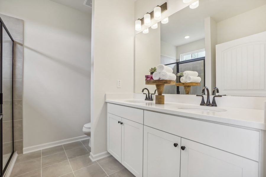 The Landen - Owner's Bath