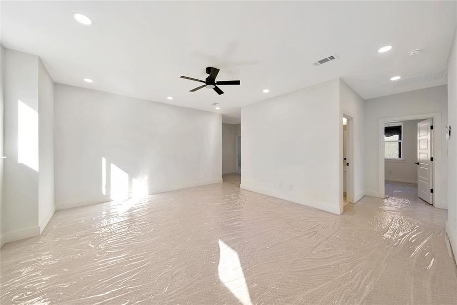Spacious, unfurnished interior of a new home in , Garland (Image 31).