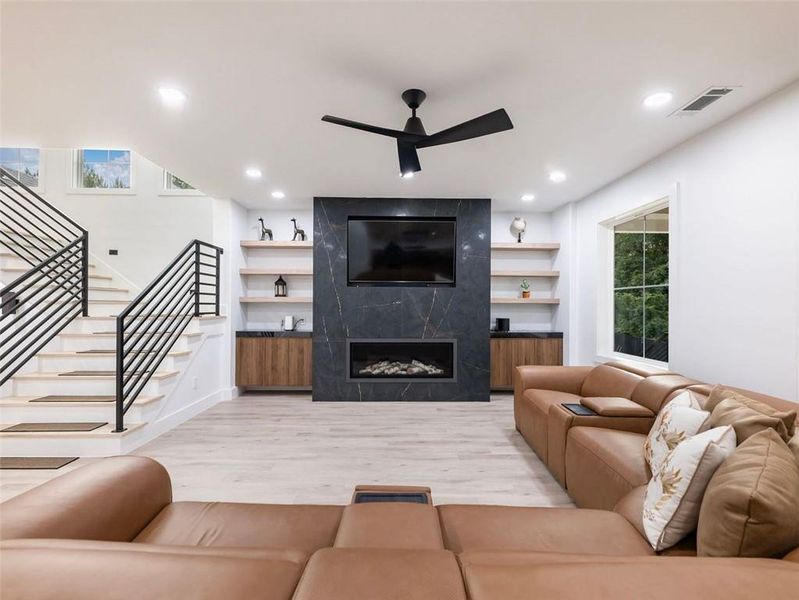 Image 77 of a home in .