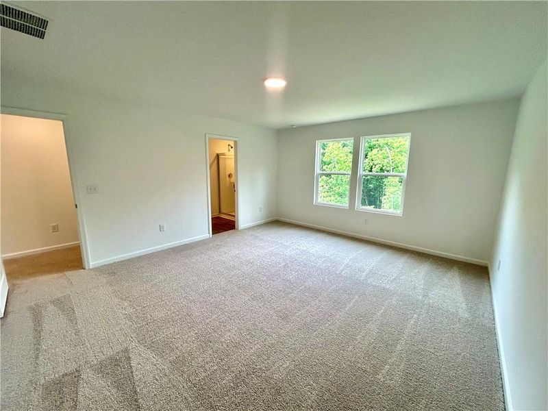 Spacious, unfurnished interior of a new home in The Pointe at Heron Bay, Locust Grove (Image 16).