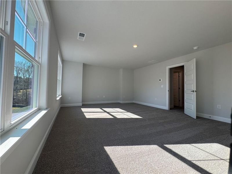 Spacious, unfurnished interior of a new home in Tuscany Hills, Douglasville (Image 31).