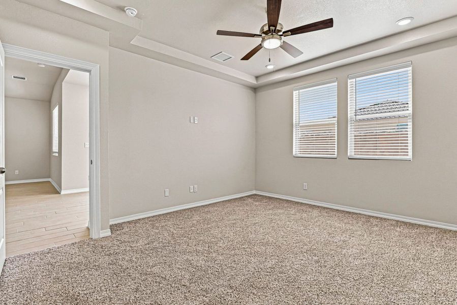 Spacious, unfurnished interior of a new home in Paseos Del Este, El Paso (Image 23).
