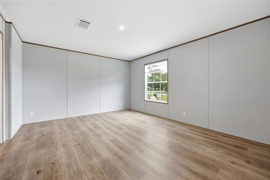 Spacious, unfurnished interior of a new home in , Bronson (Image 41).