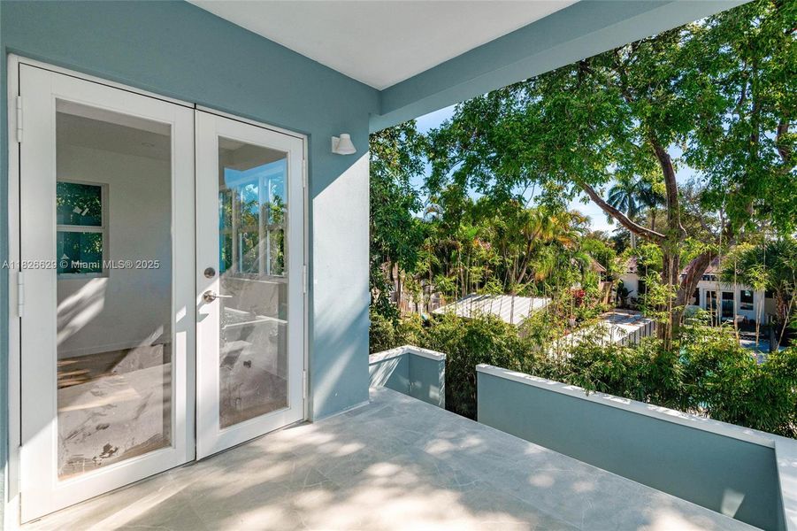 Exterior details and patio area of a home in , Fort Lauderdale (Image 16). Exterior details and patio area of a home in , Fort Lauderdale (Image 16).
