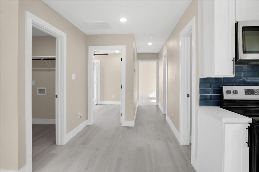 Spacious, unfurnished interior of a new home in , San Leon (Image 19).