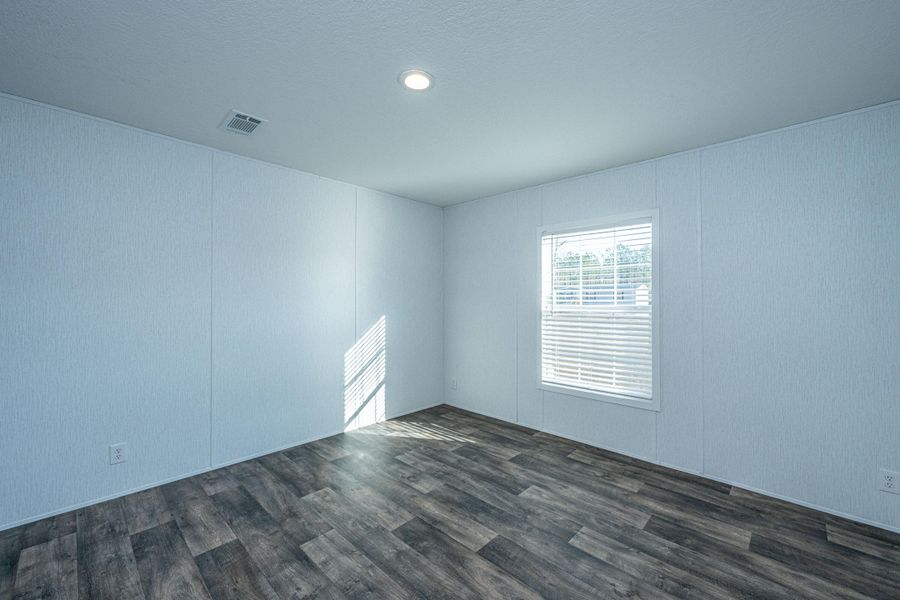 Spacious, unfurnished interior of a new home in , Pinopolis (Image 27).