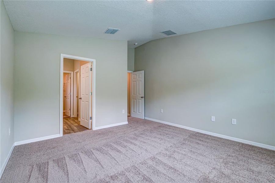 Spacious, unfurnished interior of a new home in Crosswind Point, Parrish (Image 16).