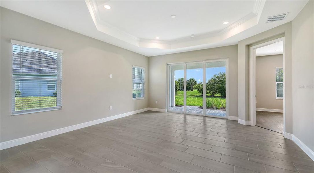 Spacious, unfurnished interior of a new home in Windward, Lakewood Ranch (Image 18).
