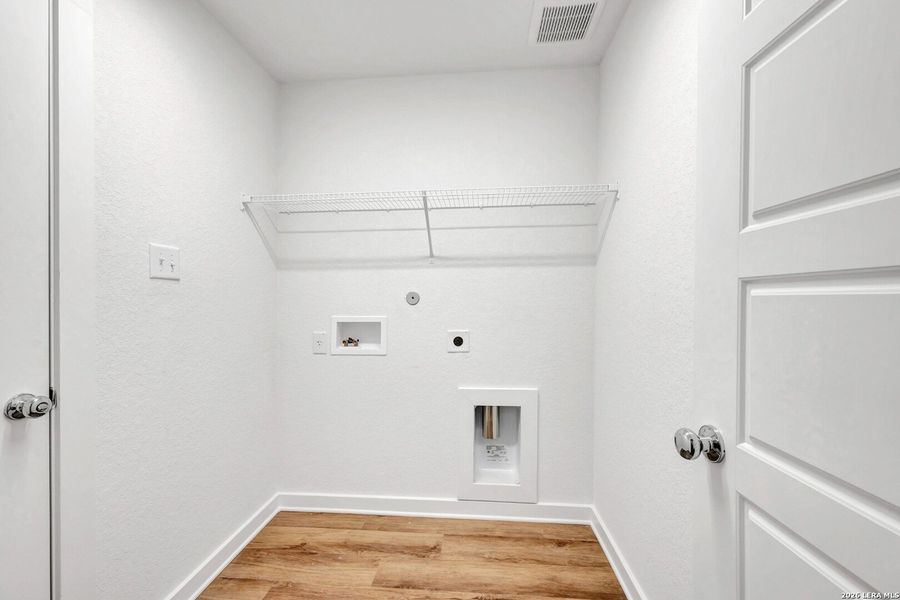 Spacious, unfurnished interior of a new home in Winding Brook, San Antonio (Image 39). Spacious, unfurnished interior of a new home in Winding Brook, San Antonio (Image 39).