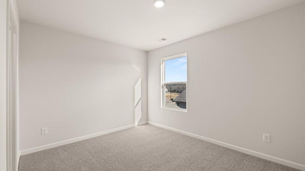 Spacious, unfurnished interior of a new home in Fairway 17 at Mirror Lake, Villa Rica (Image 15).