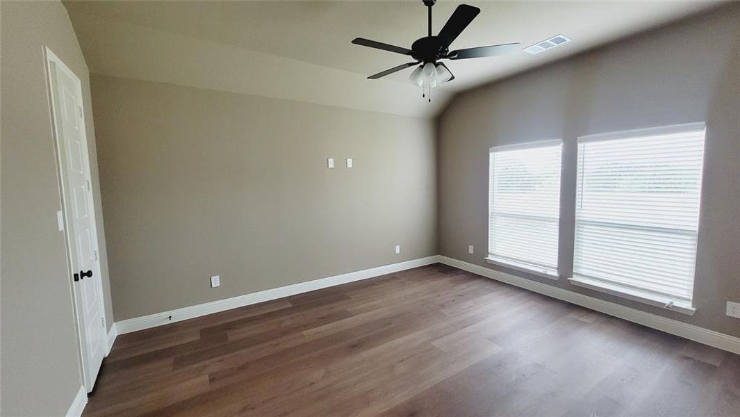 Spacious, unfurnished interior of a new home in , DeSoto (Image 28).