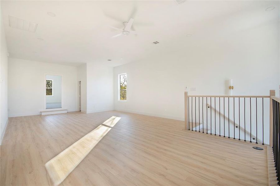 Unfurnished room with ceiling fan and light wood-style floors Unfurnished room with ceiling fan and light wood-style floors