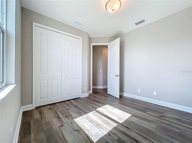 Spacious, unfurnished interior of a new home in Watercolor Place, Bradenton (Image 54).