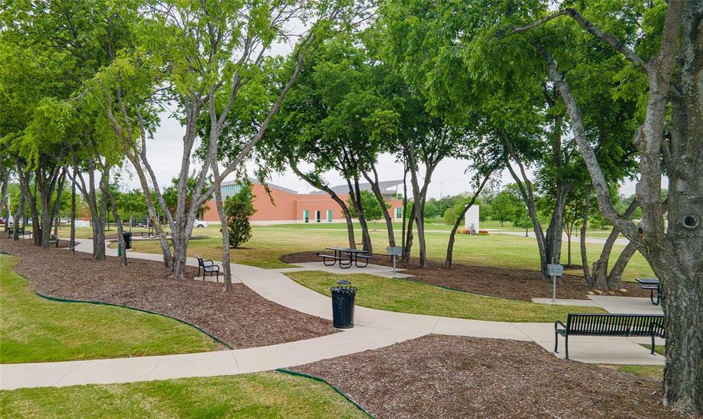 Community amenities in Heritage Village, Haltom City (Image 25).