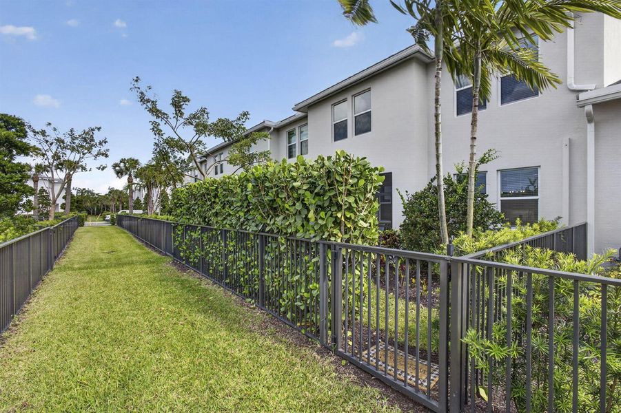 60-web-or-mls-BS1A2321 60-web-or-mls-BS1A2321