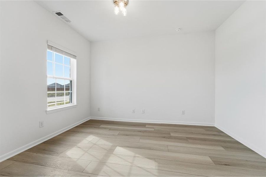 Spacious, unfurnished interior of a new home in Saddlebrook Estates, Waxahachie (Image 20).