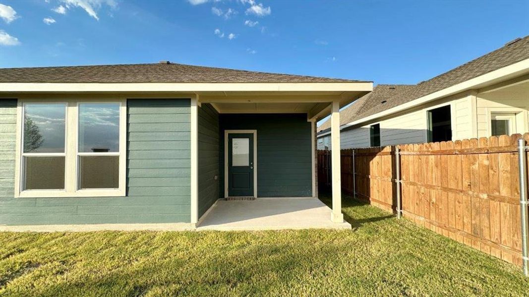 Exterior details and patio area of a home in Rock Creek Ranch, Fort Worth (Image 4).