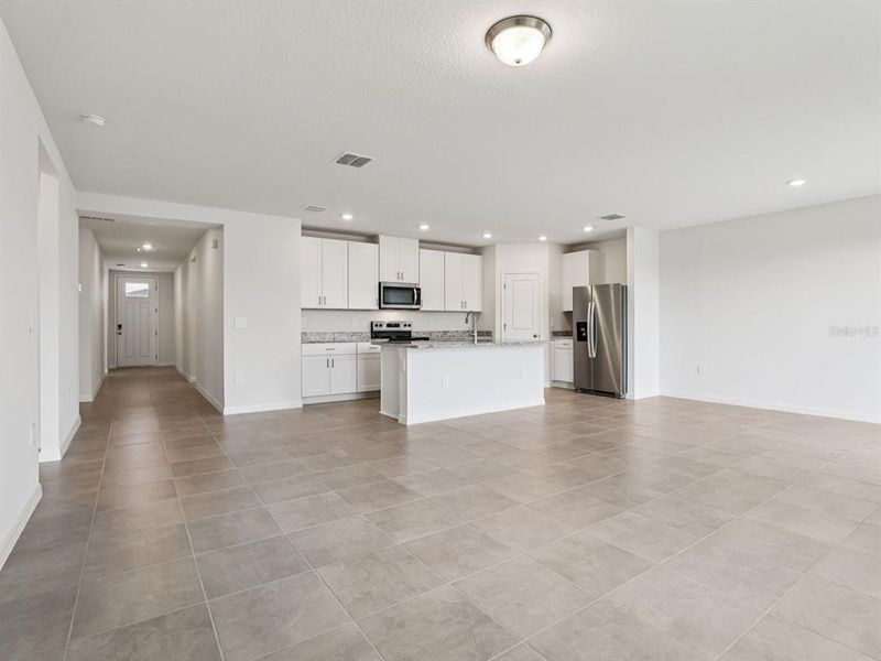 Spacious, unfurnished interior of a new home in The Grove at Stuart Crossing - Classic Series, Bartow (Image 12).