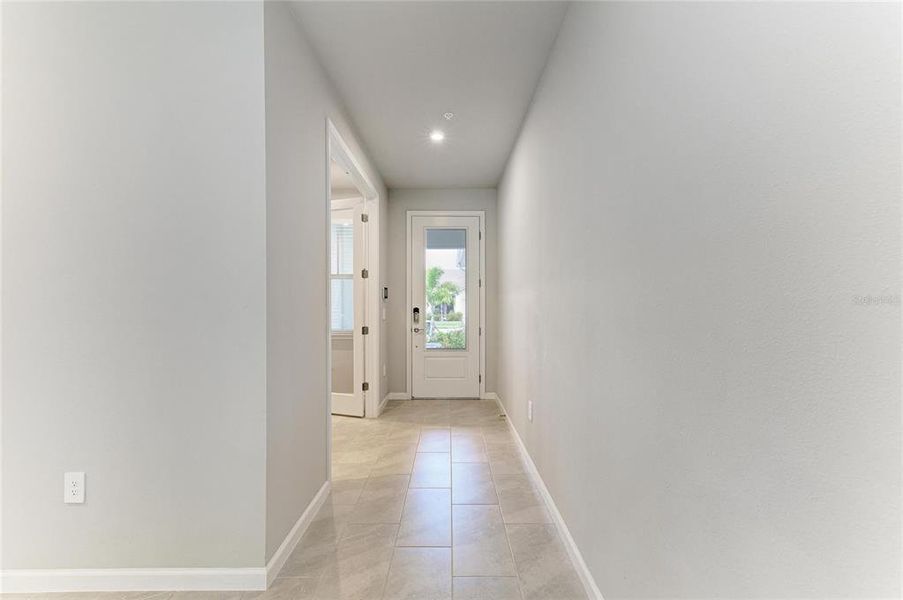Spacious, unfurnished interior of a new home in Wellen Park, Venice (Image 51).