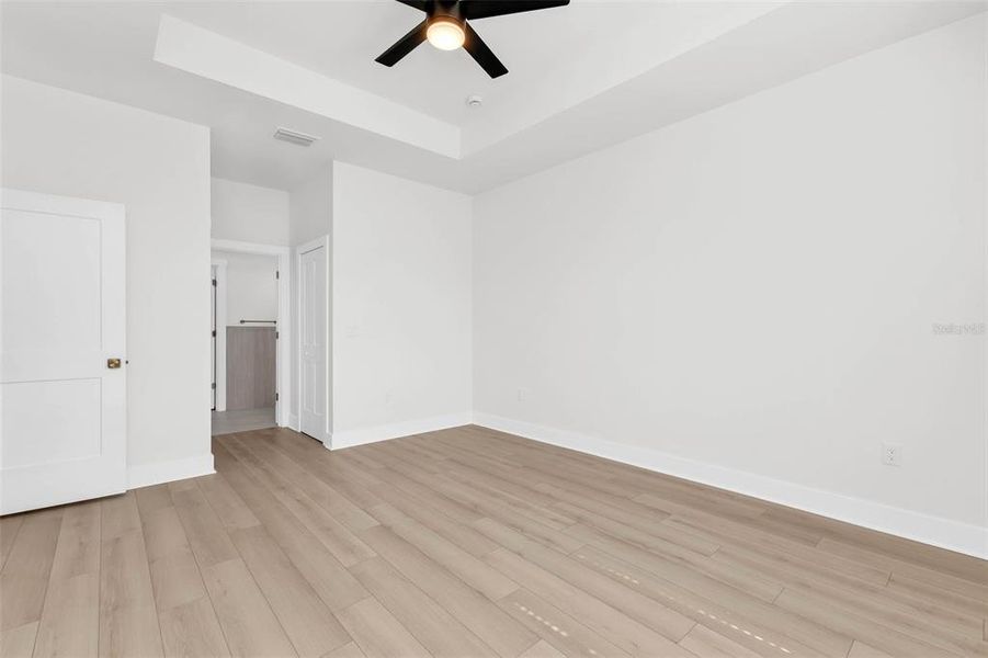 Spacious, unfurnished interior of a new home in , Placida (Image 41).
