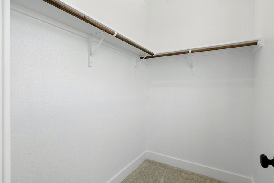 Spacious, unfurnished interior of a new home in Persimmon, Buda (Image 31).