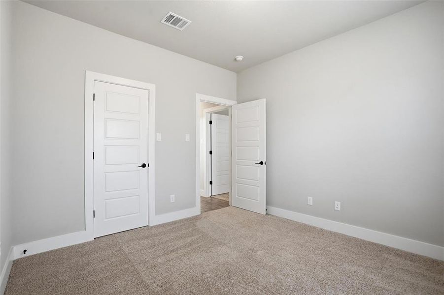 Spacious, unfurnished interior of a new home in Whispering Winds, Springtown (Image 33).