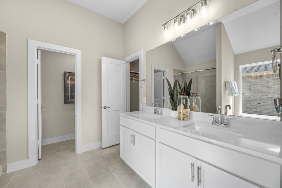 Owner's Bathroom Owner's Bathroom