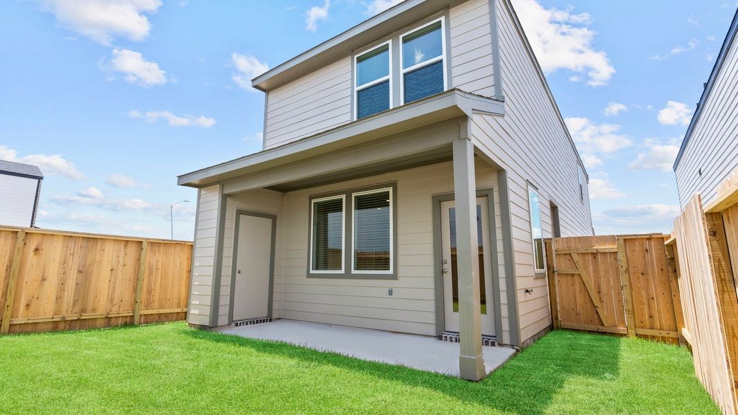Exterior details and patio area of a home in Lexington Village, Missouri City (Image 3).