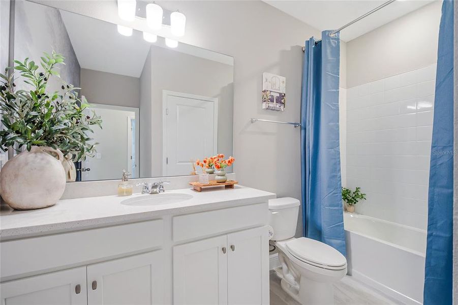 Furnished interior view inside a new home in , Orlando (Image 19).