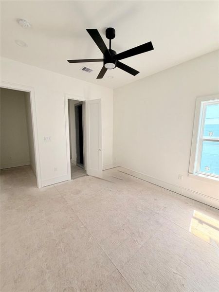 Spacious, unfurnished interior of a new home in , Galveston (Image 10).