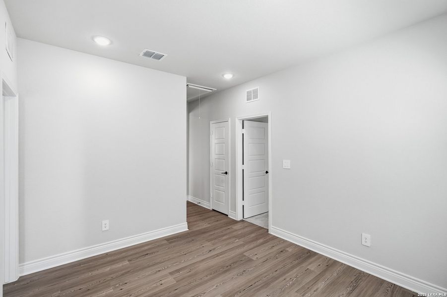 Spacious, unfurnished interior of a new home in Bison Ridge, San Antonio (Image 21). Spacious, unfurnished interior of a new home in Bison Ridge, San Antonio (Image 21).