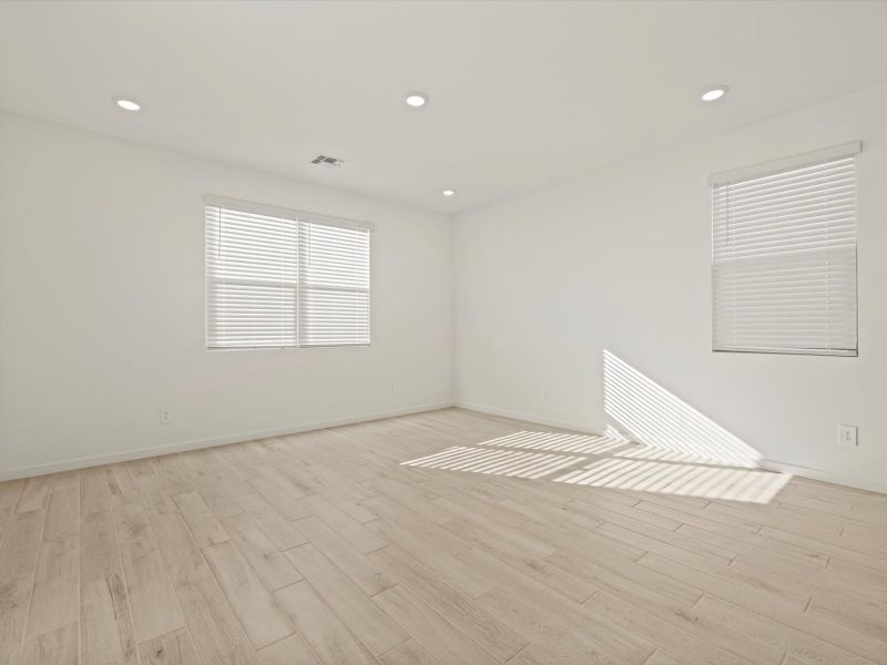 Spacious, unfurnished interior of a new home in Mesquite Mountain Ranch at Frontera, Surprise (Image 10).