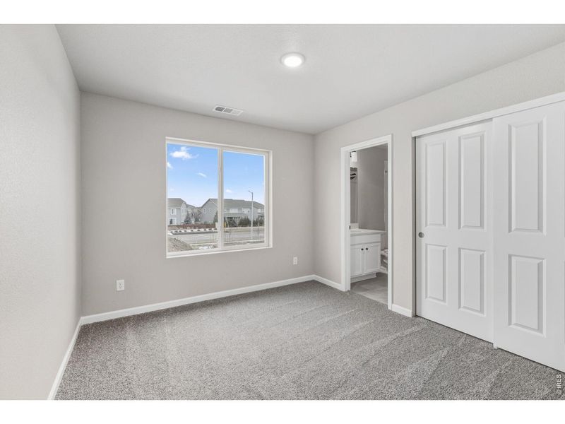 Spacious, unfurnished interior of a new home in Spring Valley, Longmont (Image 22).