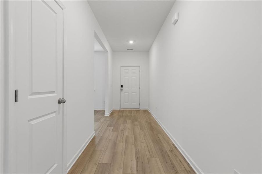 Spacious, unfurnished interior of a new home in Apalachee Hills, Bethlehem (Image 25).