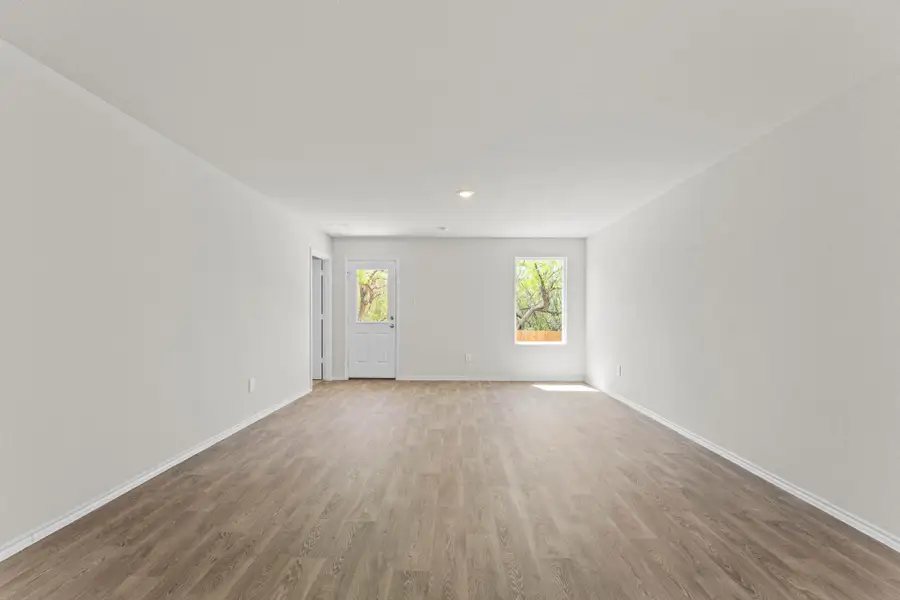 Spacious, unfurnished interior of a new home in Ladera, Luling (Image 23).