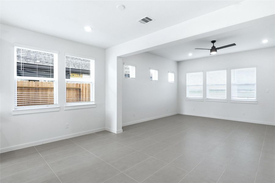 Spacious, unfurnished interior of a new home in Foxtail Palms, Manvel (Image 20).