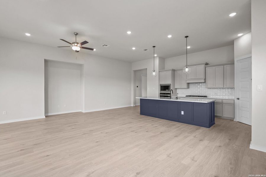 Spacious, unfurnished interior of a new home in Buffalo Crossing, Cibolo (Image 28).