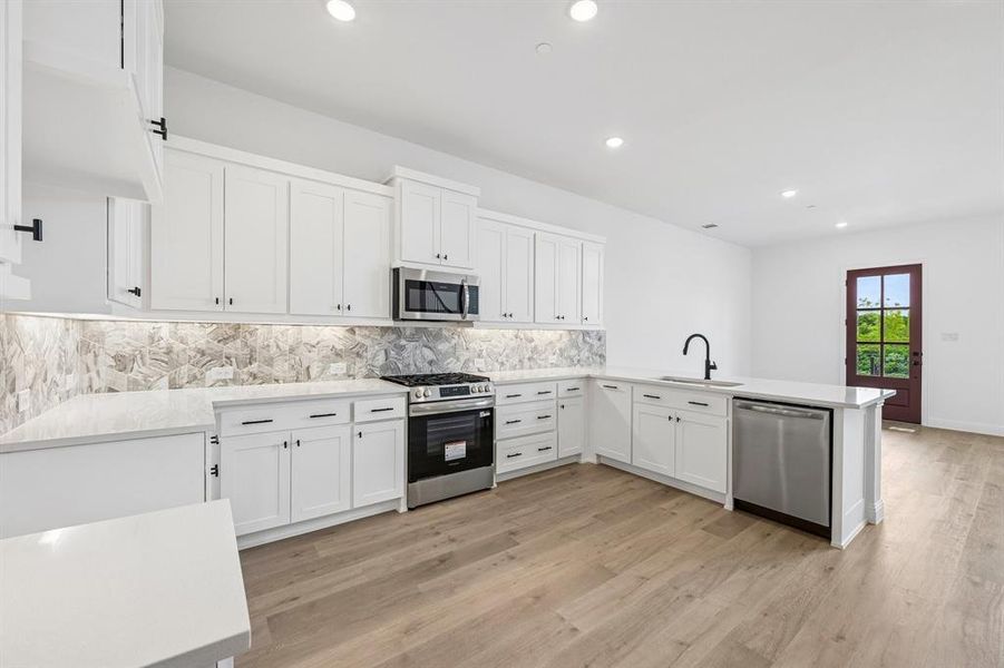 Beautiful cabinetry and gorgeous countertops are paired with stainless appliances to create a dream kitchen any chef would be proud to call their own! Beautiful cabinetry and gorgeous countertops are paired with stainless appliances to create a dream kitchen any chef would be proud to call their own!