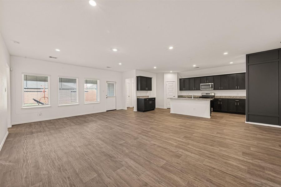 Spacious, unfurnished interior of a new home in Windstone on the Prairie, Richmond (Image 39).