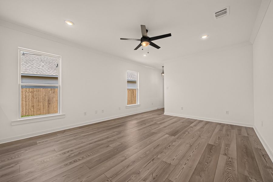 Spacious, unfurnished interior of a new home in Aldeana, Bonney (Image 21).