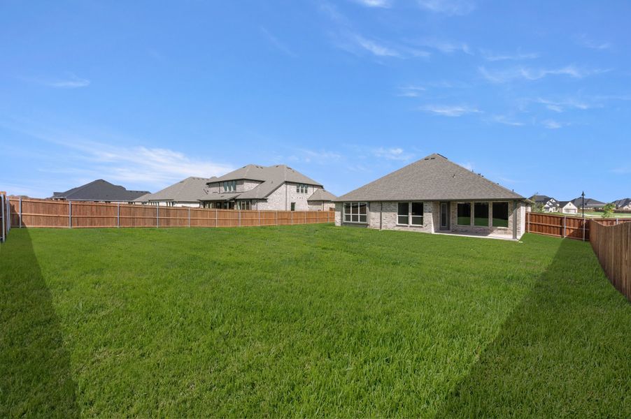 Exterior details and patio area of a home in Myrtle Creek, Waxahachie (Image 4).